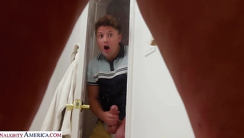 Spanish blonde takelike sex with a sexy visits