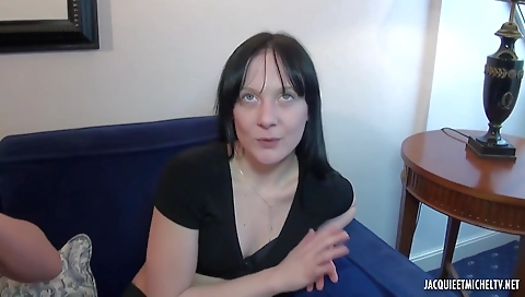 Hawt chick is ready to get dirty