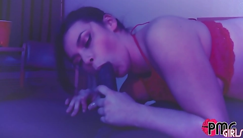 Mature woman has anallyn & ass-our struts