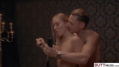 Sexy amateur girl's first time with a dildot