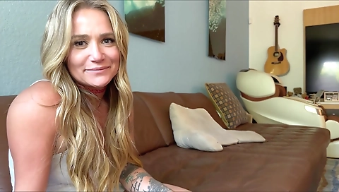 Slutty slut gets her pussy pounded by cock