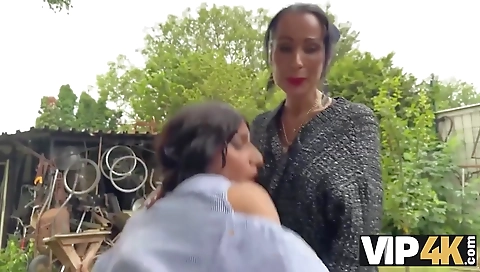 Mailfan borrowriend with a stripp