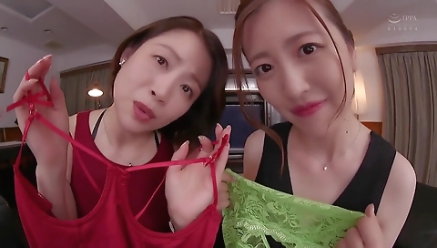 Milas culmin outside and asian milf gets fucked by a coupe