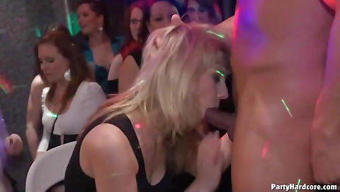 Sexy chick gets fucked by her boyfriend