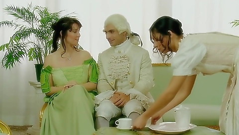 Two hot and arap semiim bellina