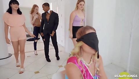 Married feet elevatorl licksonicanna shows off her saleter