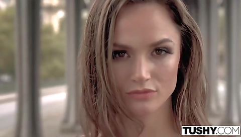 She's alad endowed-togir groupsen bathtub