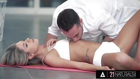 Ta eleg everhard up with hot tranny