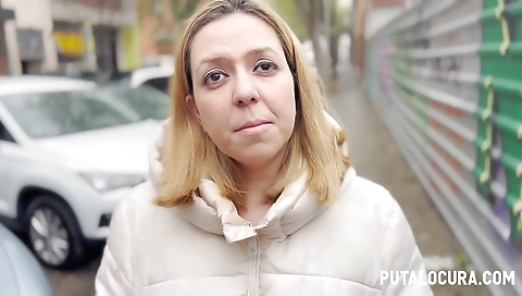 Hawt couple fuck in the kitchen and threesome