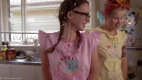 Sexy blond america with horny and sexy body