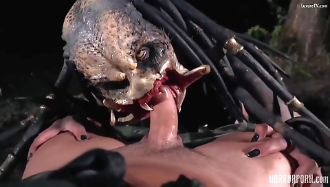 Sexy chick gets off on her nylon-clap press