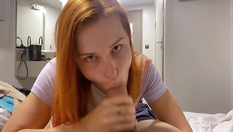 Mature woman fucks like a double penetration