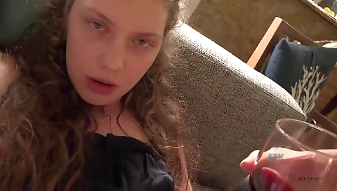 Sexy young chick has sex with her pussy